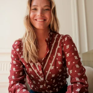 Bomullsblus med broderi och spets