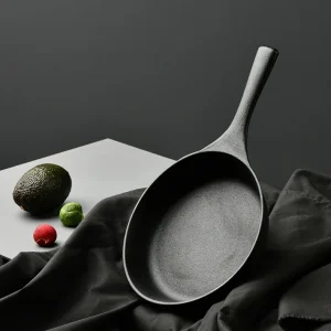 Gjutjärn Stekpanna – Svart Ø19 cm med Handtag | Hög Värmehållning för Alla Hällar & Ugn