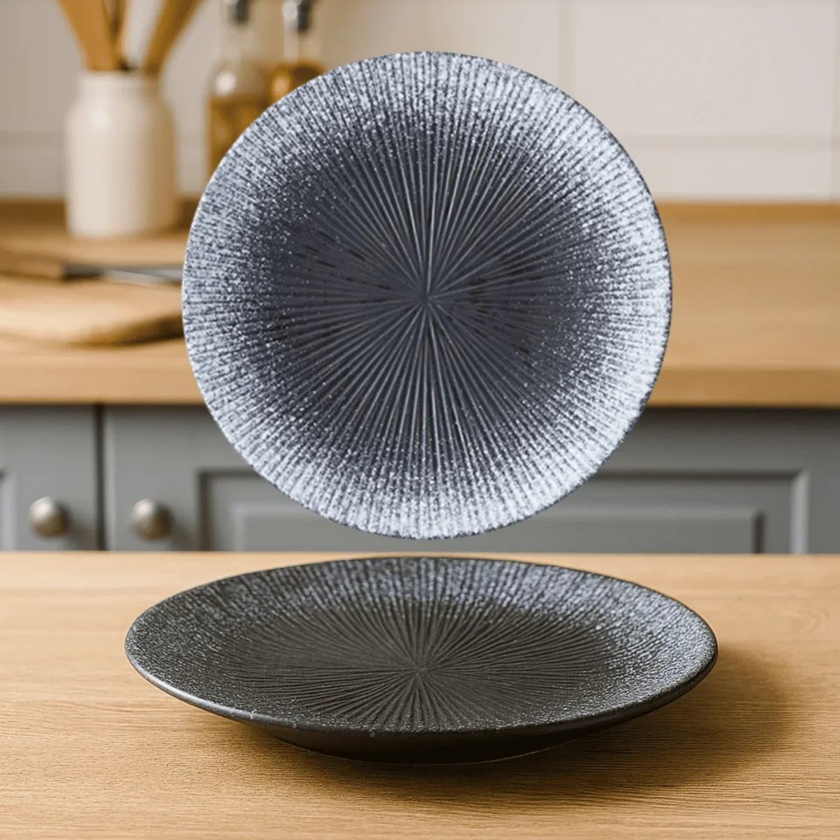 Randig porslin tallrik – 25 cm – Rund form – Färgad glasyr – Elegant dukning och servering - Bild 8