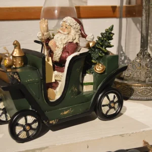 Jultomte i Bil med Julklappar