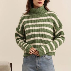 Stickad randig tröja med turtleneck